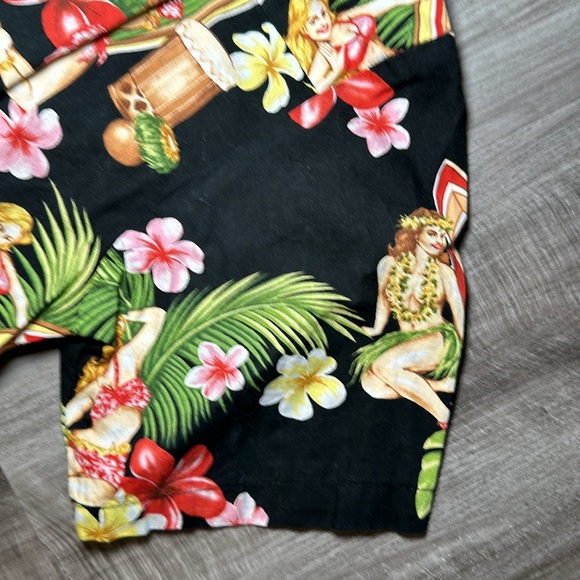 Aloha Republic Hawaiian Girl Short Sleeve Button Down - Small - Picture 4 of 6